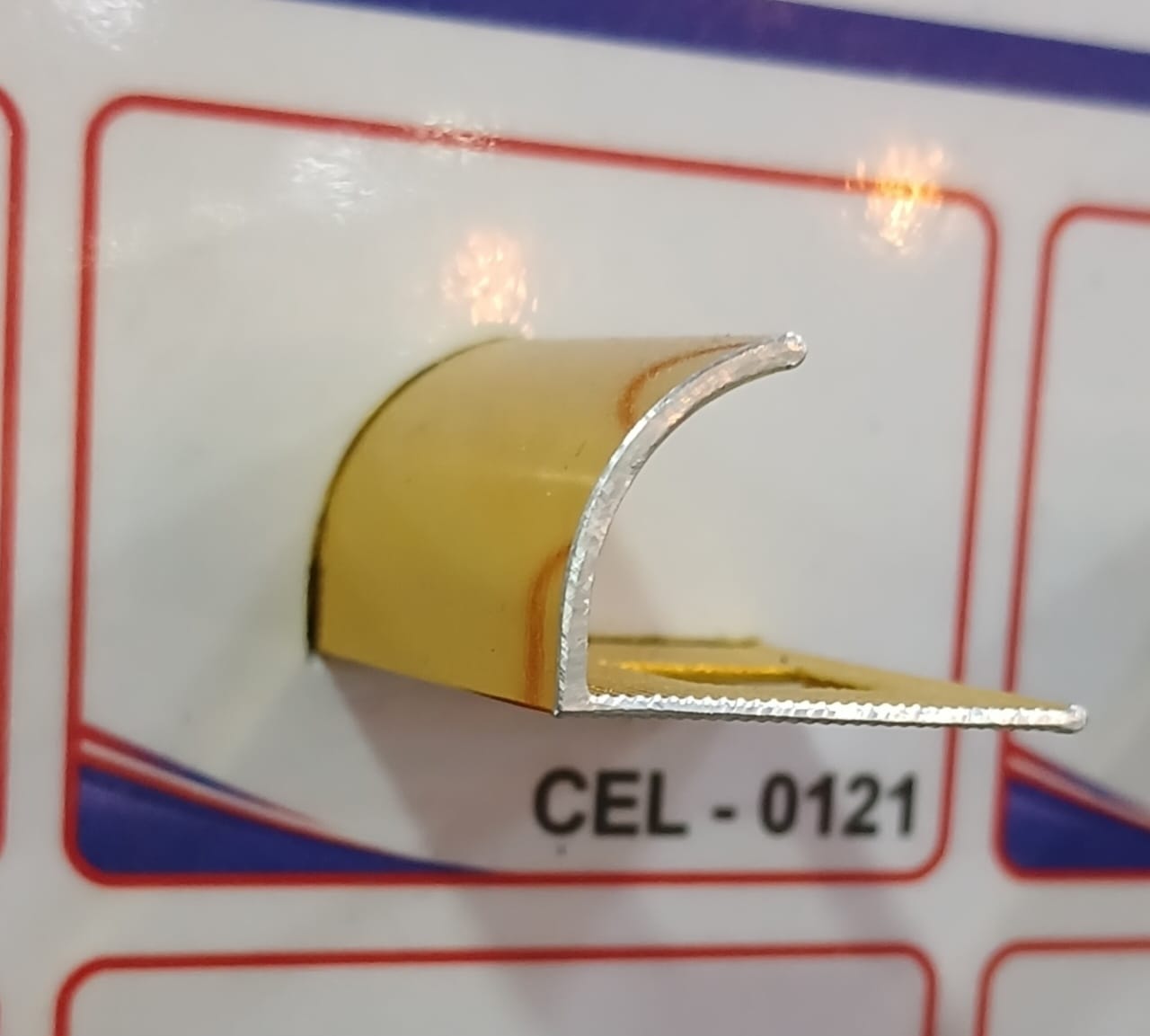 0121 PERFIL ALUMINIO